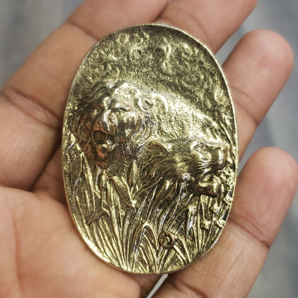 Vintage Oval Brooche Pin Animal Tiger gold brass color antiqued 3D